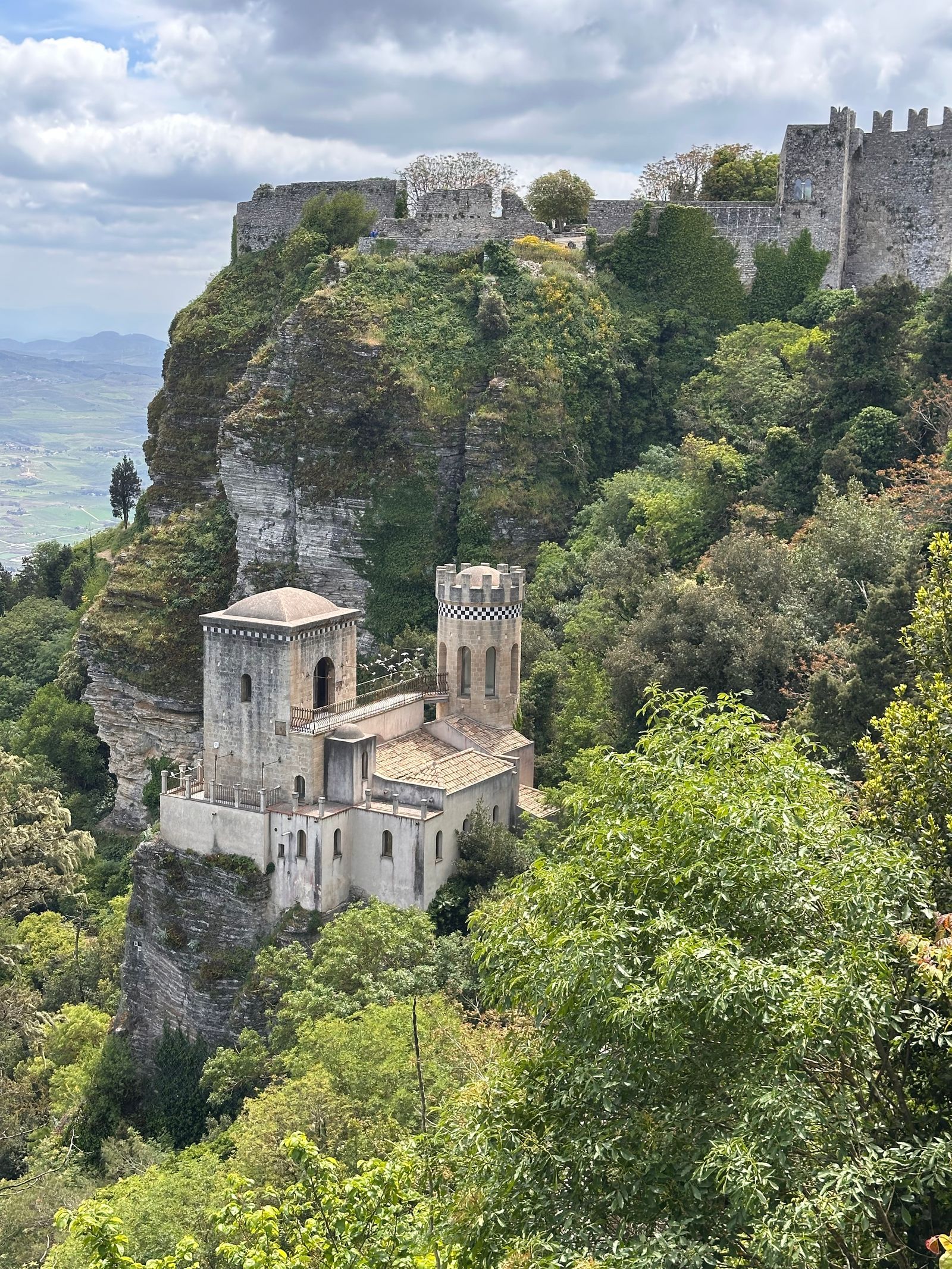 Castello di Erice sulla montagna